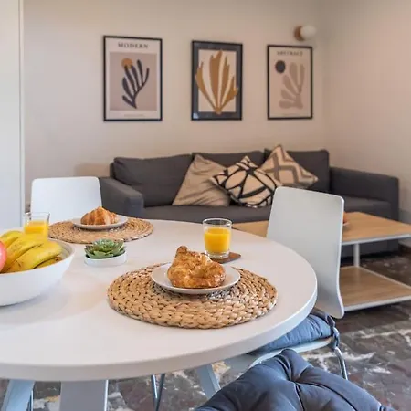 Cozy Close To The + Free Parking Apartment *