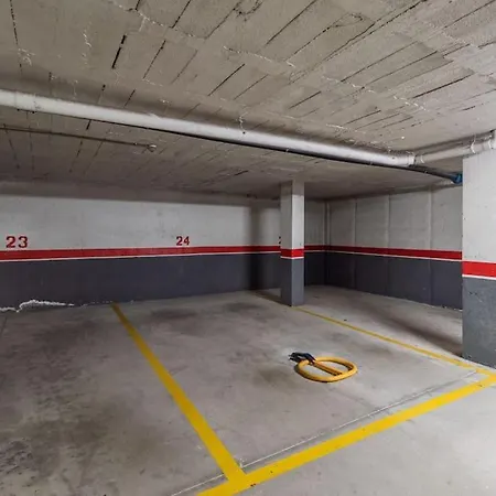 Apartment Cozy Close To The + Free Parking *