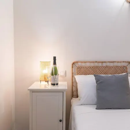Cozy Close To The + Free Parking Apartment